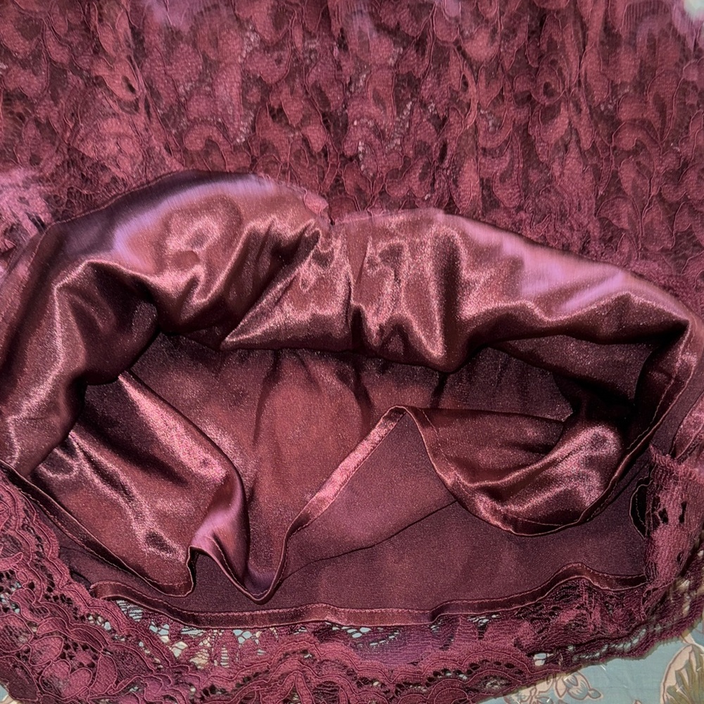 Chic Lace Mini Dress in Deep Burgundy - Picture 9 of 13